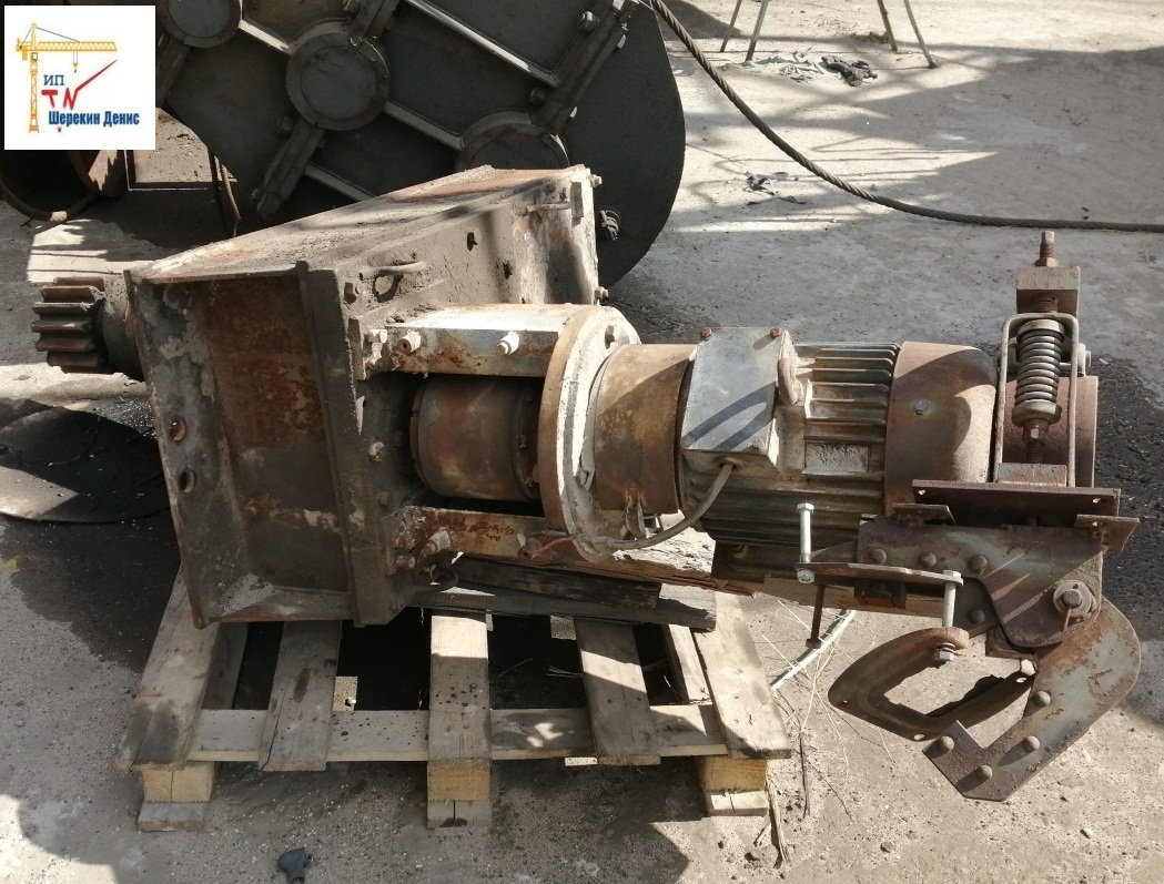 Редуктор поворота башни крана СКГ-63100